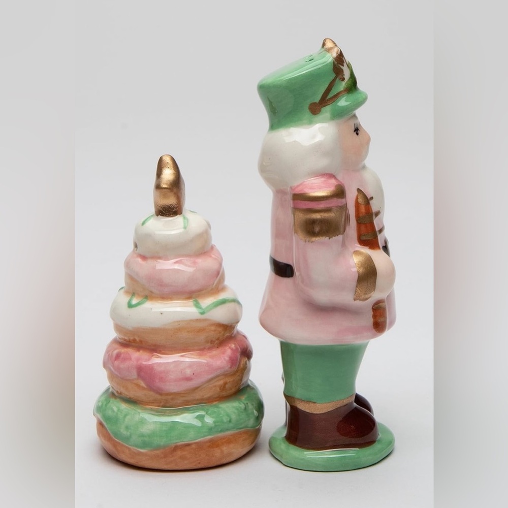 Cosmos Gifts Nutcracker Christmas Donut Tree Salt & Pepper Shakers Pink Green - Picture 7 of 8